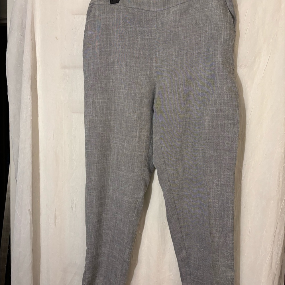 Chico's Gray Ankle Cropped Pants with Classic Straight-Leg Cut